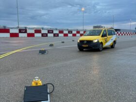 10008 SP-401S Solar Taxiway Edge Light, Turning Pad Light (3)