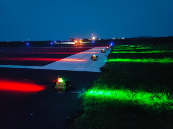 S4GA SP-401S Solar Runway Threshold End Light Green Red