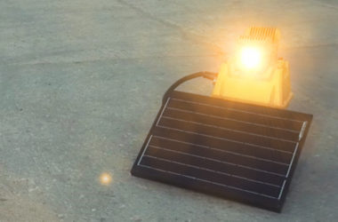 Solar high-intensity runway edge light