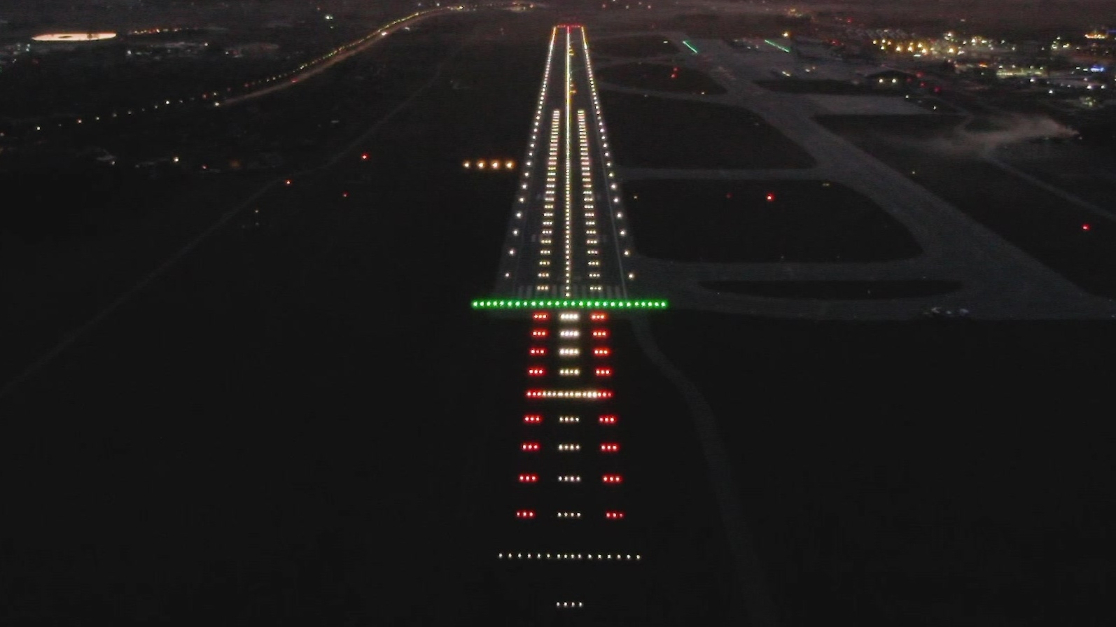 Sociale Studier Saks Kommandør Airport Lights - World's Safest Runway Lighting S4GA