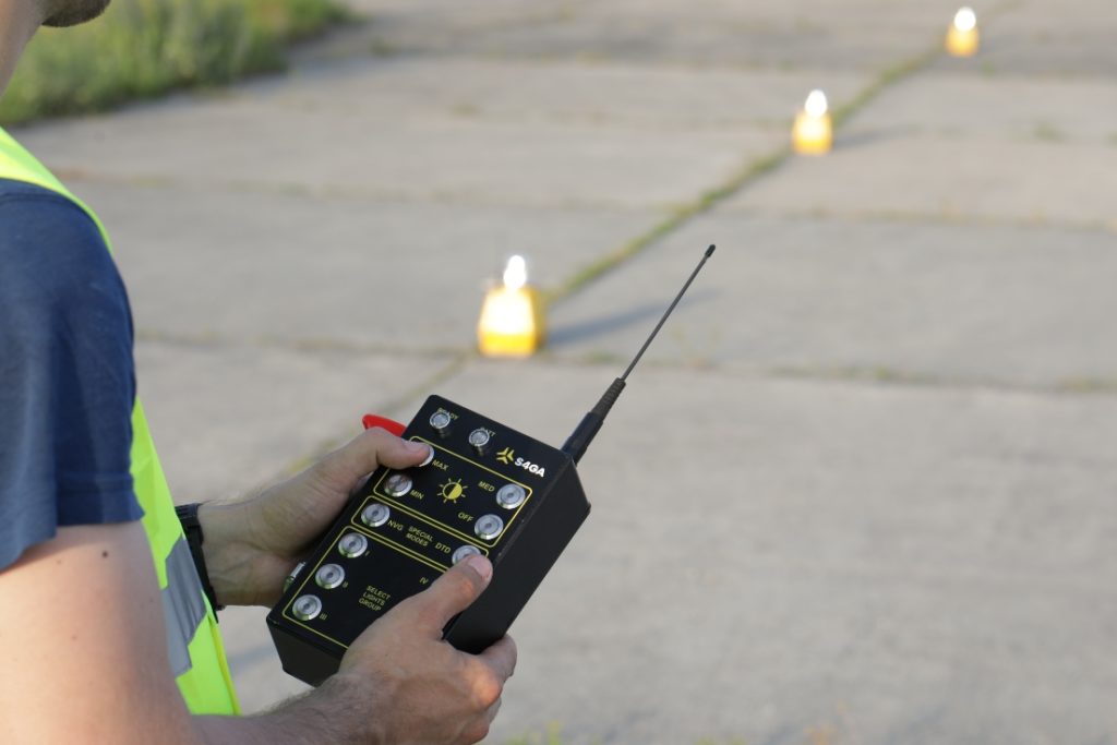 UR101 Handheld Controller Portable Runway Lighting S4GA