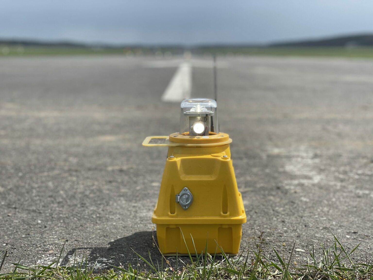 SP-401PM Medium Intensity Portable Approach Light - S4GA