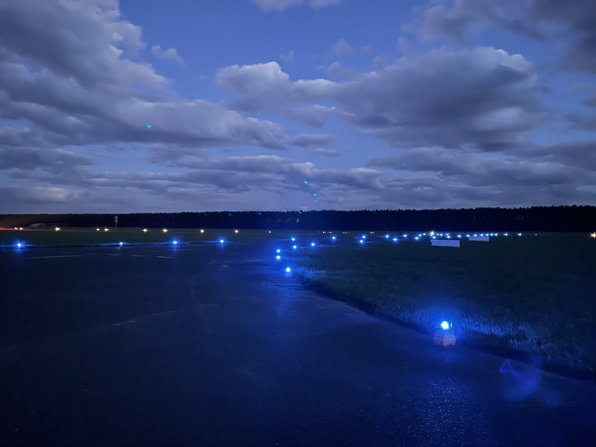 airport taxiway lighting