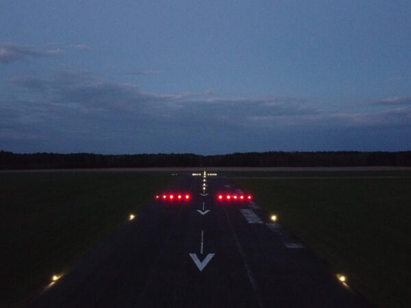 S4GA portable runway end lights