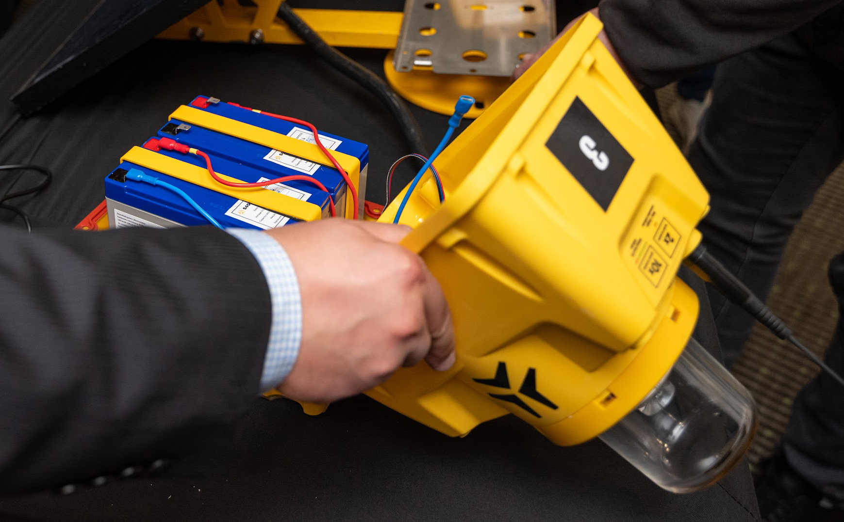 Each S4GA light includes two integrated batteries, ensuring operation even during complete power outages - no connection to the grid required.
