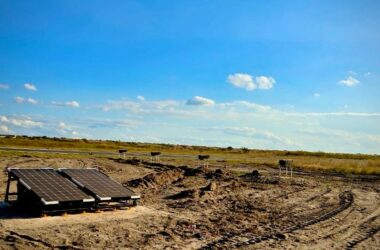 SE-700 Solar Engine MAX powering S4GA LED PAPI lights