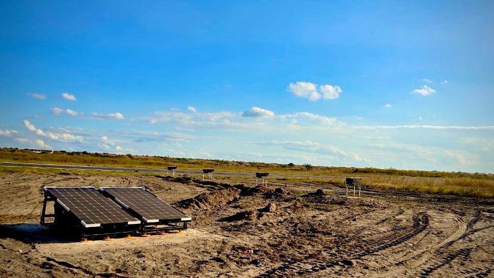 SE-700 Solar Engine MAX powering S4GA LED PAPI lights