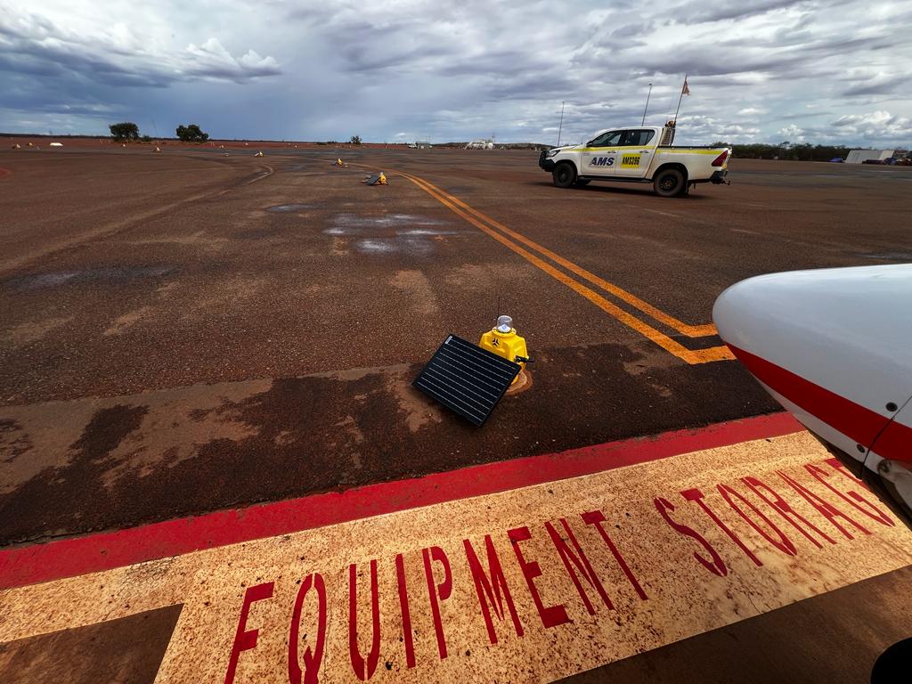 S4GA SP-401S Solar Taxiway Edge Light at Australian Minimg Aerodrome